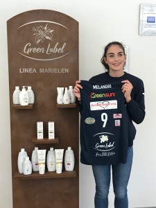 Laura Melandri con la sua maglia che porta in bella evidenza il logo GREEN LABEL